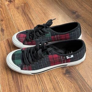 Rocket Dog Black Red and Green Plaid Sneakers